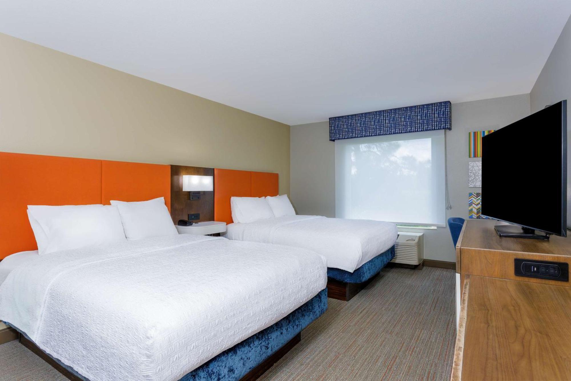 Queen Room with Two Queen Beds - Hearing Access