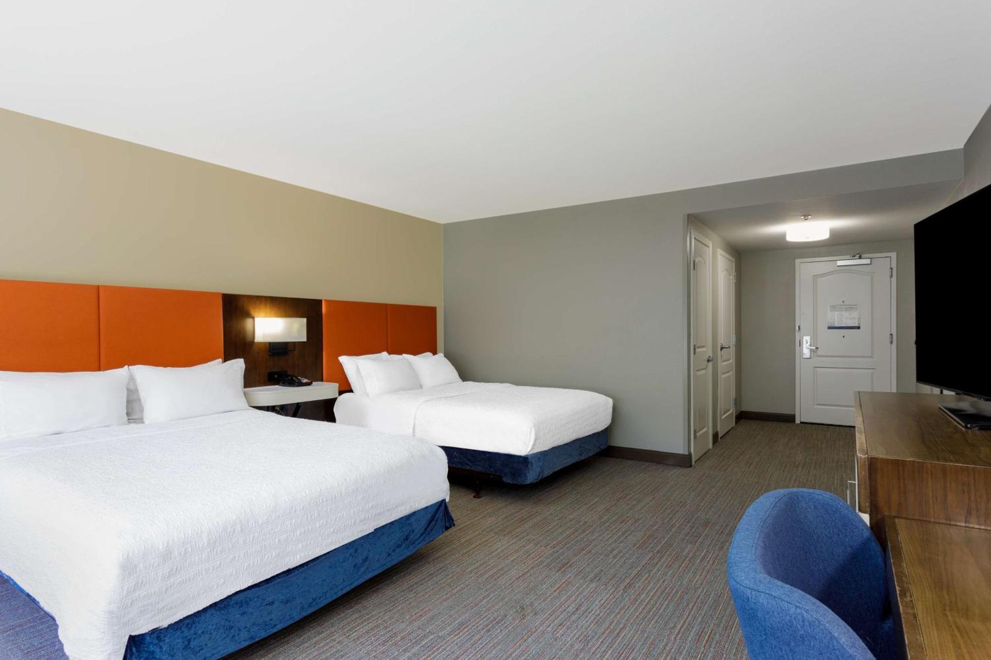 Queen Room with Two Queen Beds and Bath Tub - Mobility Access